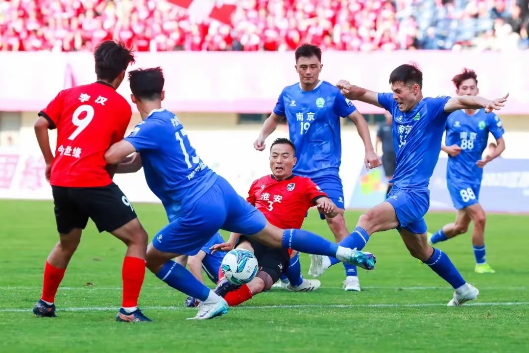 开云体育平台APP-足球场外新闻不断，话题热度爆表