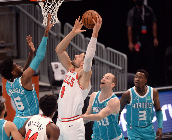 上海队横扫深圳队,武切维奇高光表现 上海队横扫深圳队,武切维奇高光表现